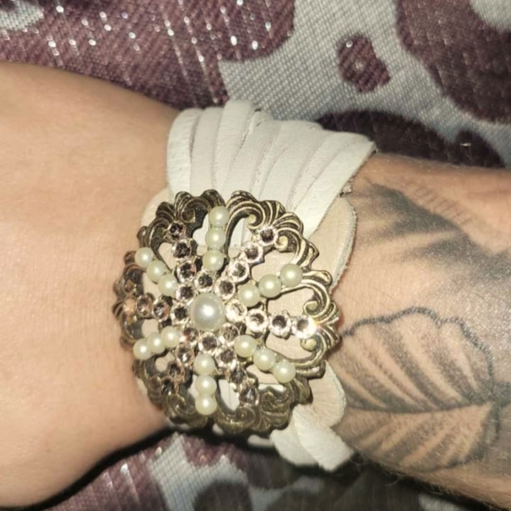 Womens Beautiful leather bracelet RARE